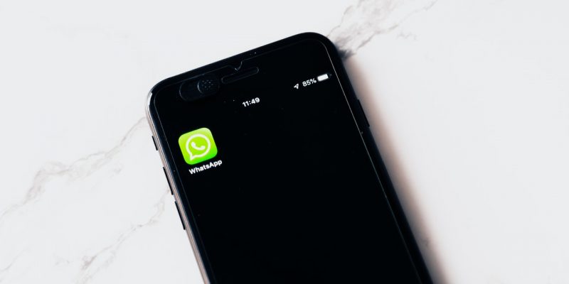 Como sobreviver (e escapar) de seus chats em grupo do WhatsApp (Foto de Oleg Magni no Pexels)